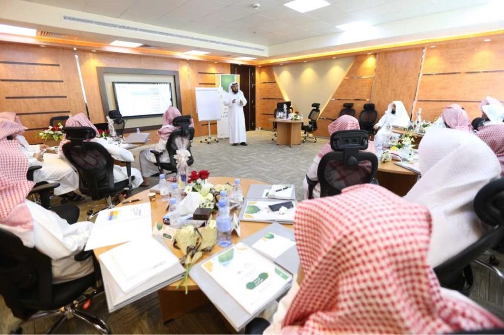 من الدورات التدريبية بالوزارة                    (مكة)