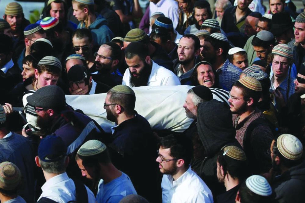 






من مراسم تشييع القتيل في نابلس                       (تويتر)