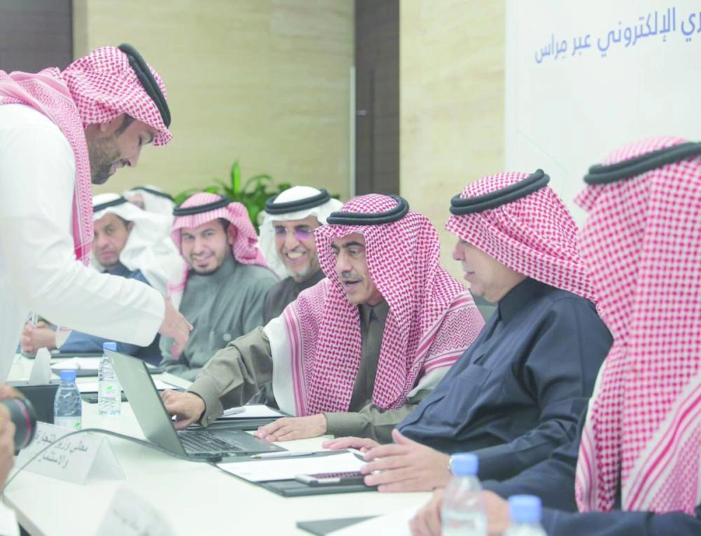 الوزيران أثناء تدشين الربط الالكتروني (مكة)