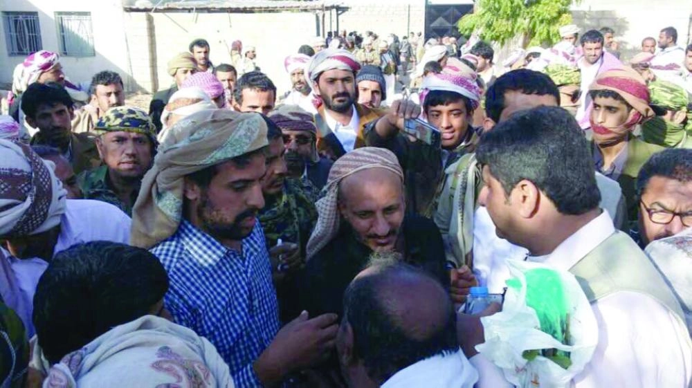 






طارق صالح مقدما واجب العزاء لذوي الزوكا                                                                                                     (تويتر)