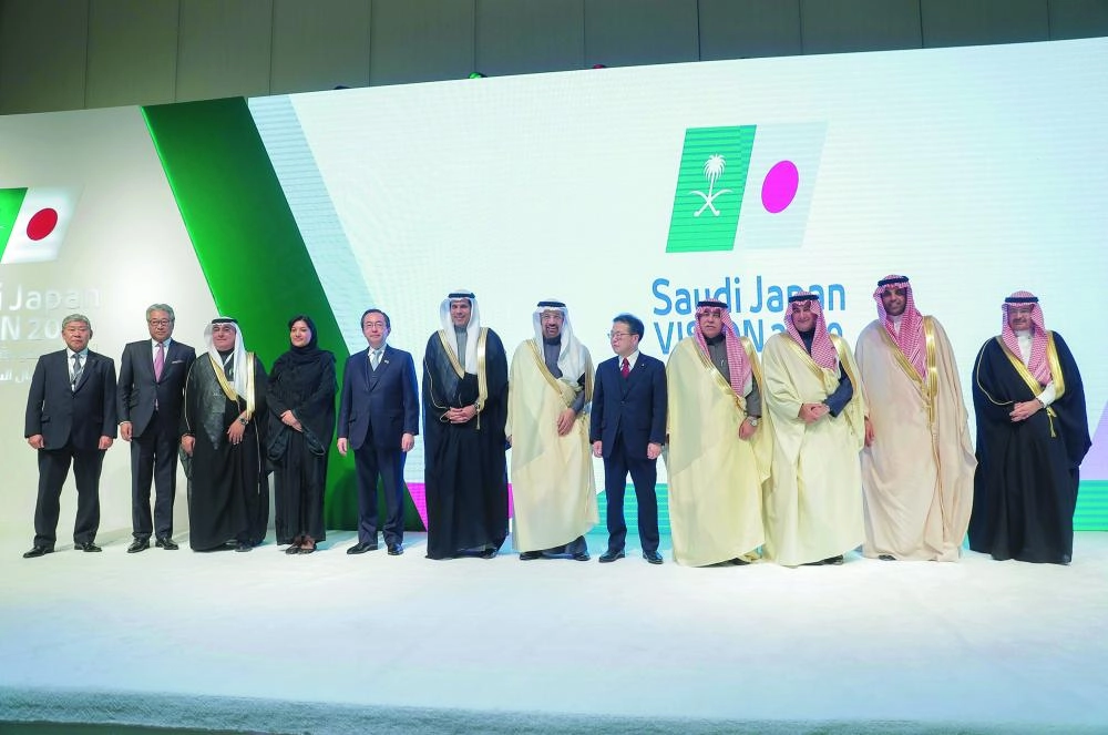 






مسؤولو البلدين على هامش المنتدى                                                                                                                   (مكة)                                                                                                                