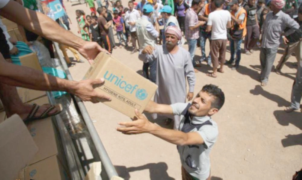 مواد إغاثية تحمل شعار اليونيسف (تويتر)