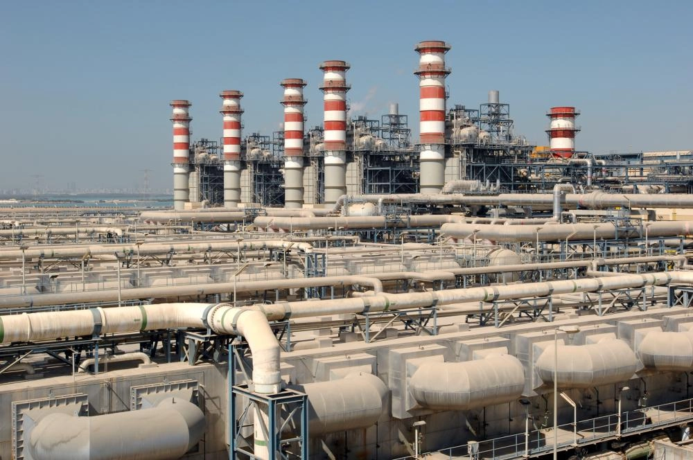 






إحدى محطات تحلية المياه في المملكة                                                                         (مكة)