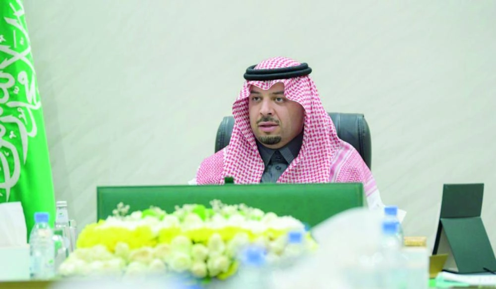 أمير الحدود الشمالية متحدثا في الاجتماع (واس)