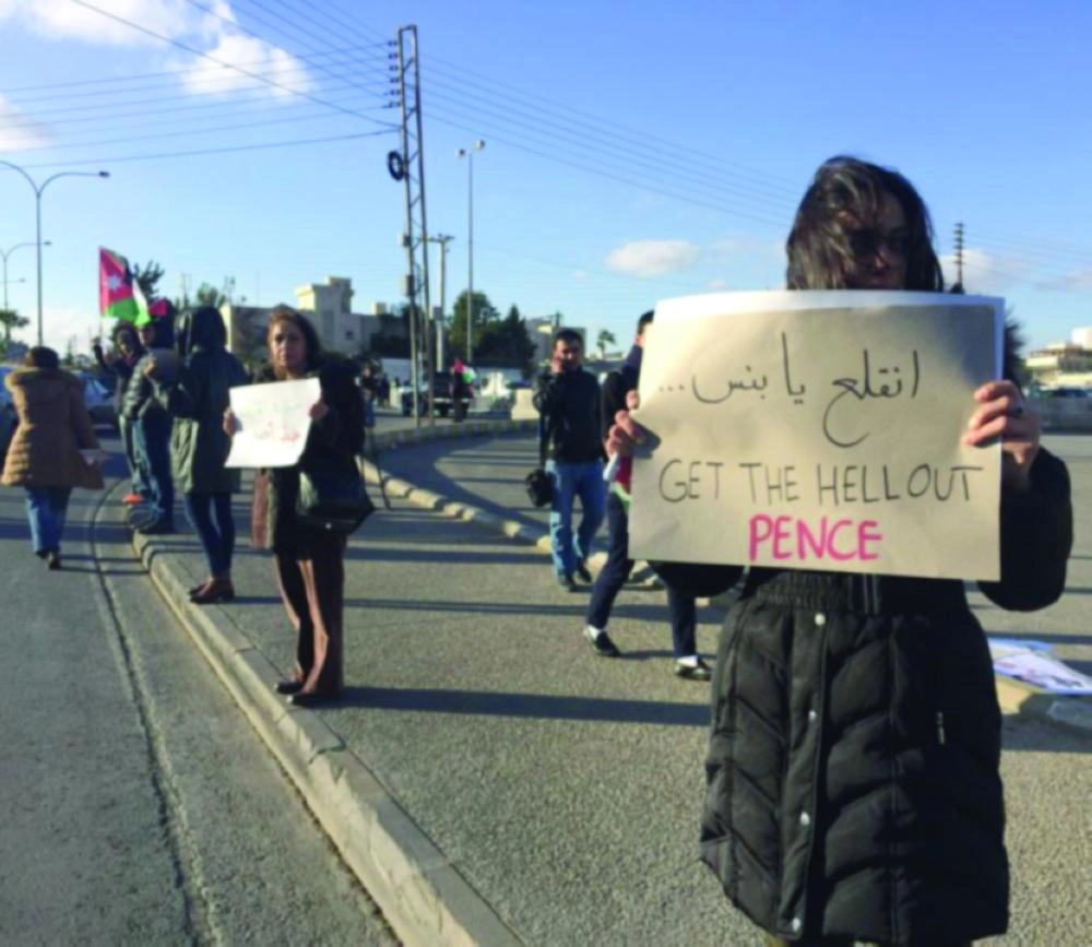 






وقفة أردنية رافضة للزيارة                                                       (تويتر)