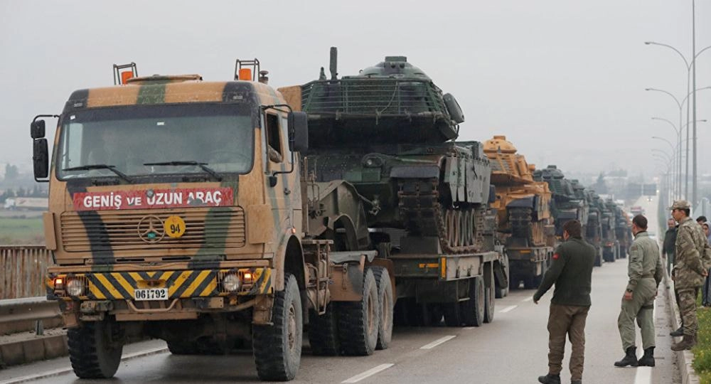 






معدات حربية تركية في طريقها إلى الحدود السورية