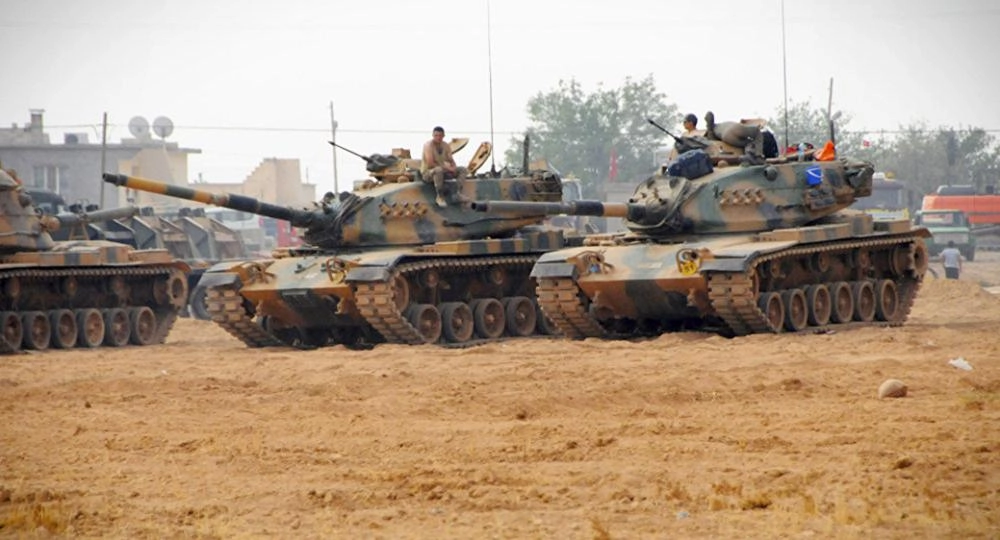 






دبابتان تركيتان مشاركتان في عملية غصن الزيتون                                                                                                    (تويتر)