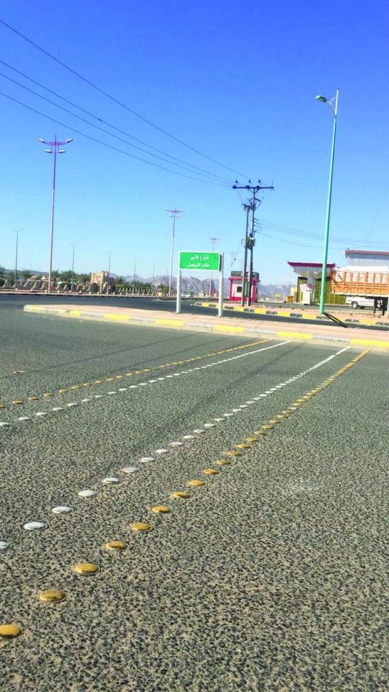 اللوحة تحمل اسم خالد الفيصل في محافظة رنية كما بدت أخيرا  (مكة)