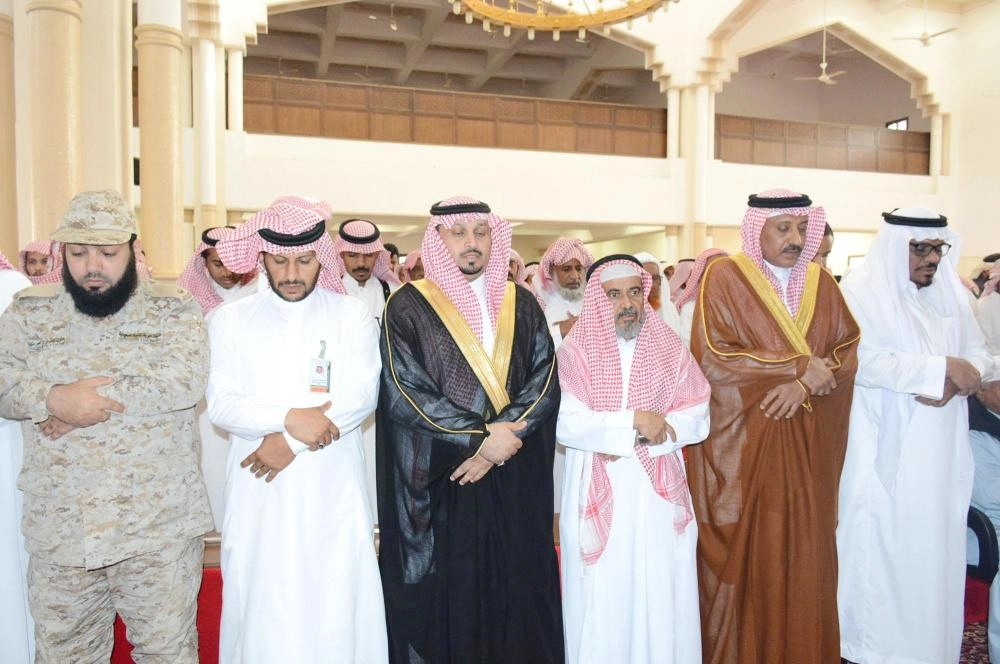 من الصلاة على الشهيد أمس              (واس)