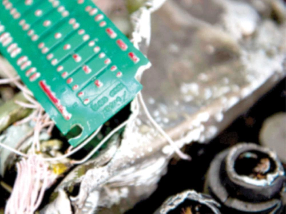 رقاقة الكترونية على صاروخ بشعار يثبت الصناعة الإيرانية            (تويتر)