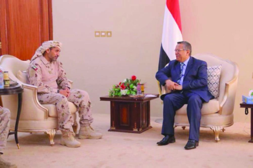 ابن دغر يلتقي قائد قوات التحالف بعدن (مكة)