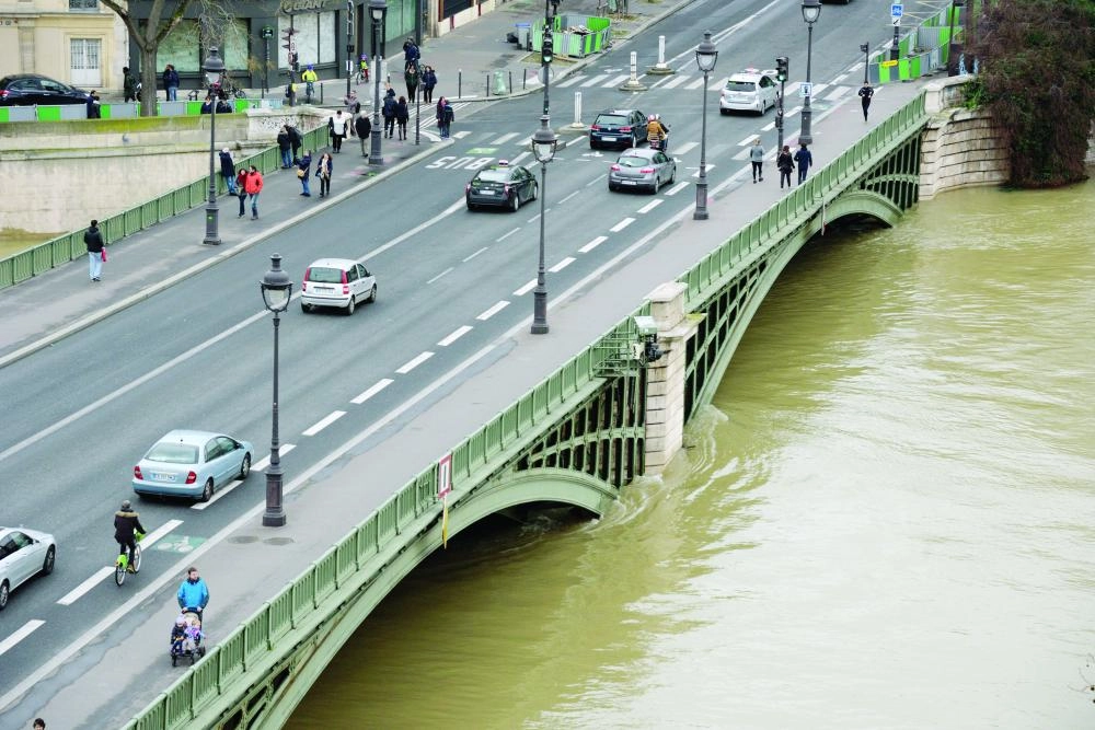 






نهر السين كما بدا أخيرا    (مكة)