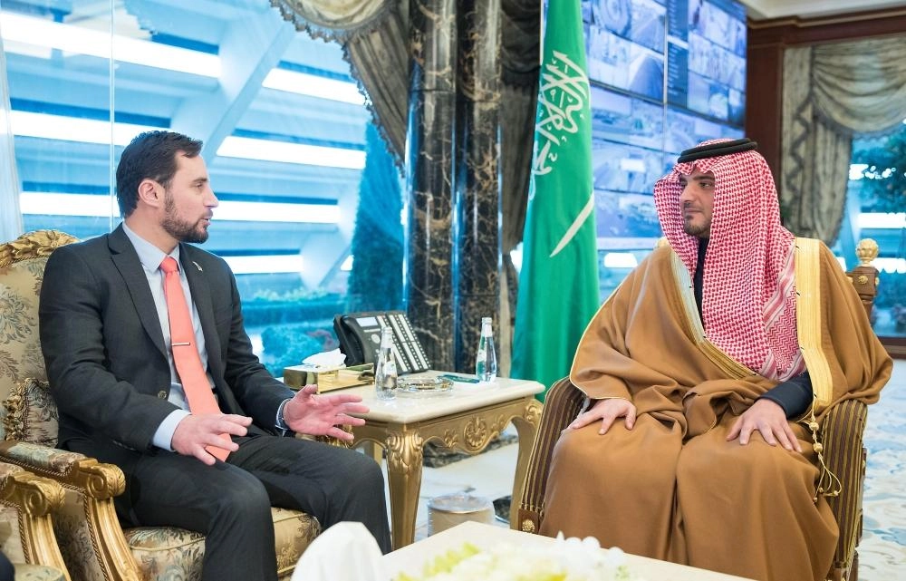 عبدالعزيز بن سعود لدى استقباله جيمس مونور