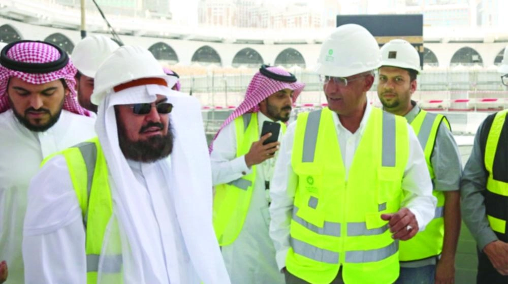 السديس برفقة مهندسي المشروع (مكة)