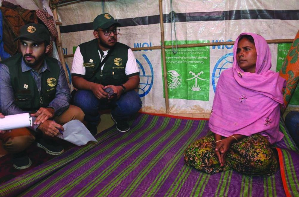 






فريق مركز الملك سلمان داخل مخيمات الروهينجا في بنجلاديش                        (واس)