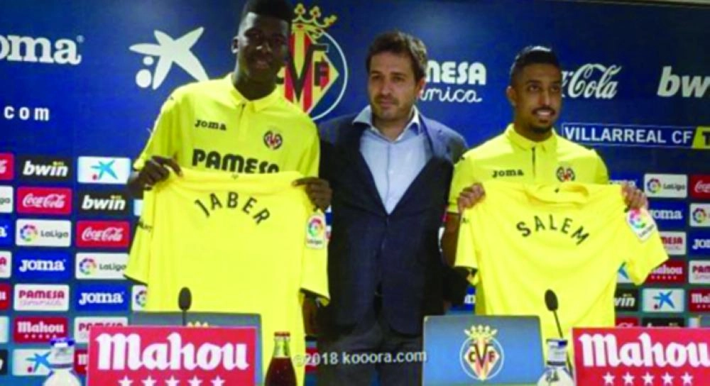 الدوسري وعيسى خلال المؤتمر الصحفي (كورة(