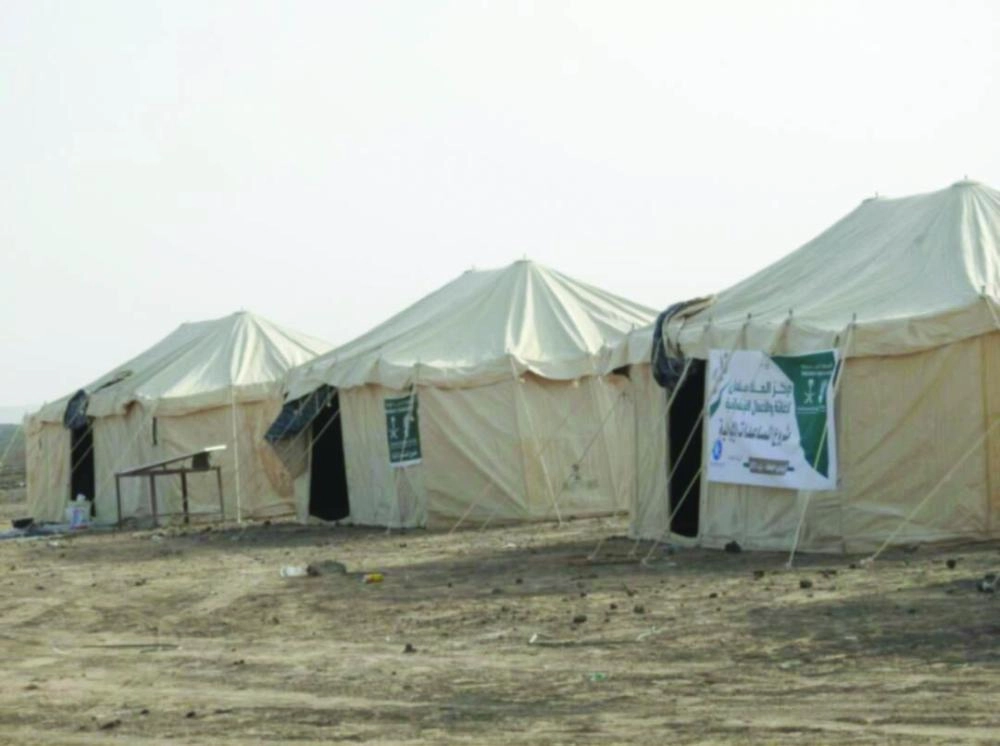 مساعدات إيوائية وغذائية من مركز الملك سلمان لنازحي صنعاء                                                                                          (واس)