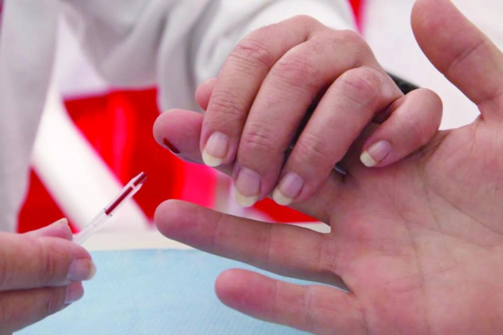 






سحب عينة من الدم لتحليلها                 (مكة)