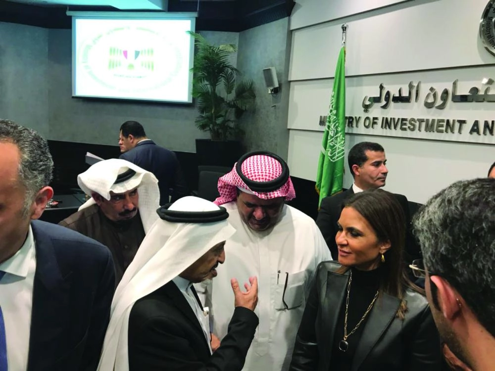 






ابن سيبان خلال حديثه مع وزيرة الاستثمار المصري