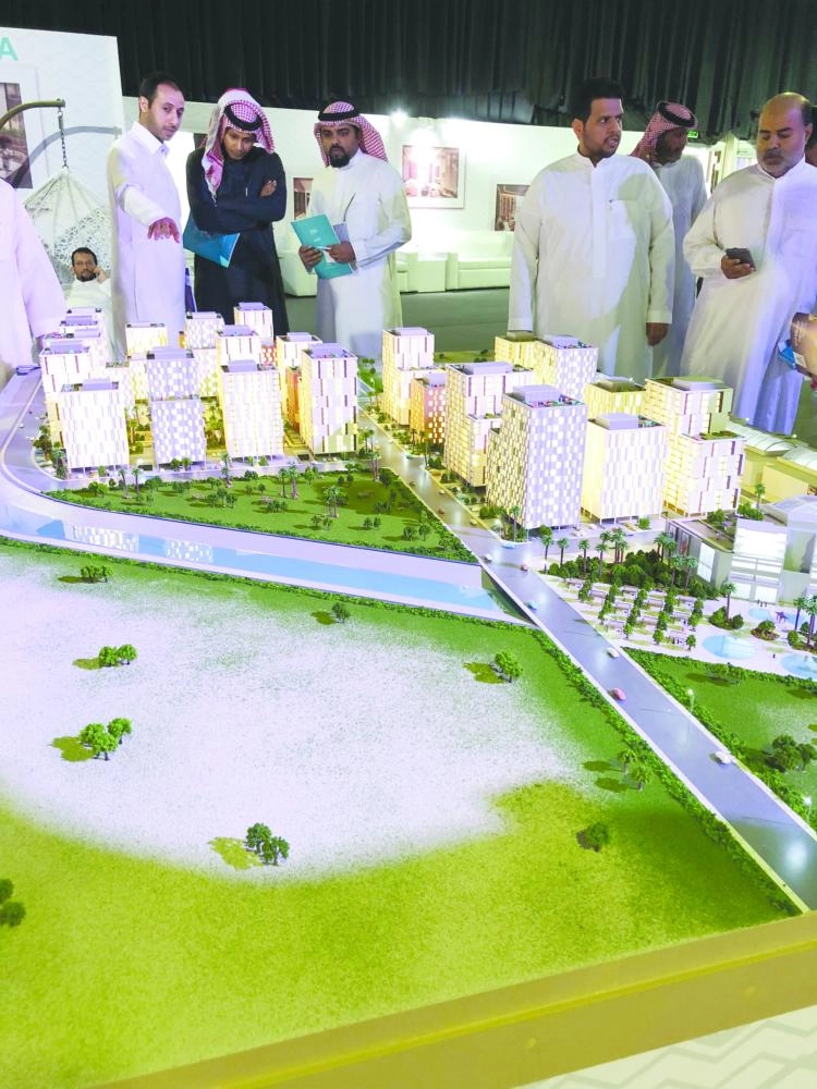 






مستفيدون يطلعون على مشروع تشرف عليه الإسكان في جدة                                                     (مكة)