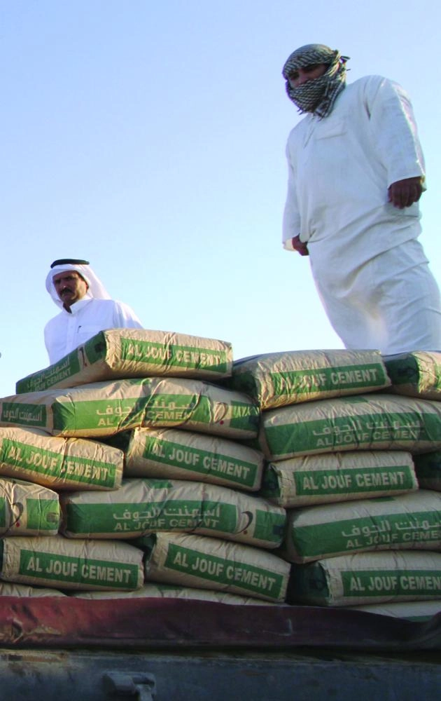 






كميات من اسمنت الجوف محملة على إحدى الشاحنات                                        (مكة)