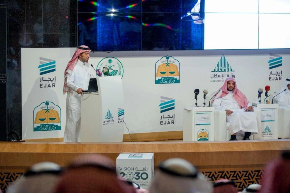 وزير الإسكان متحدثا بالمؤتمر الصحفي (مكة)