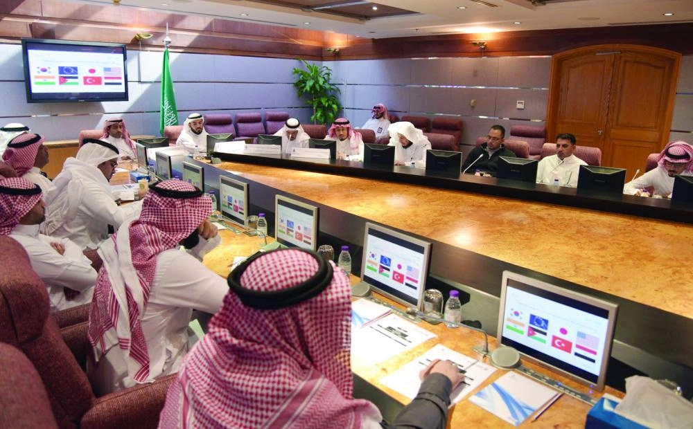 






جانب من ورشة العمل أمس                                                                     (مكة)