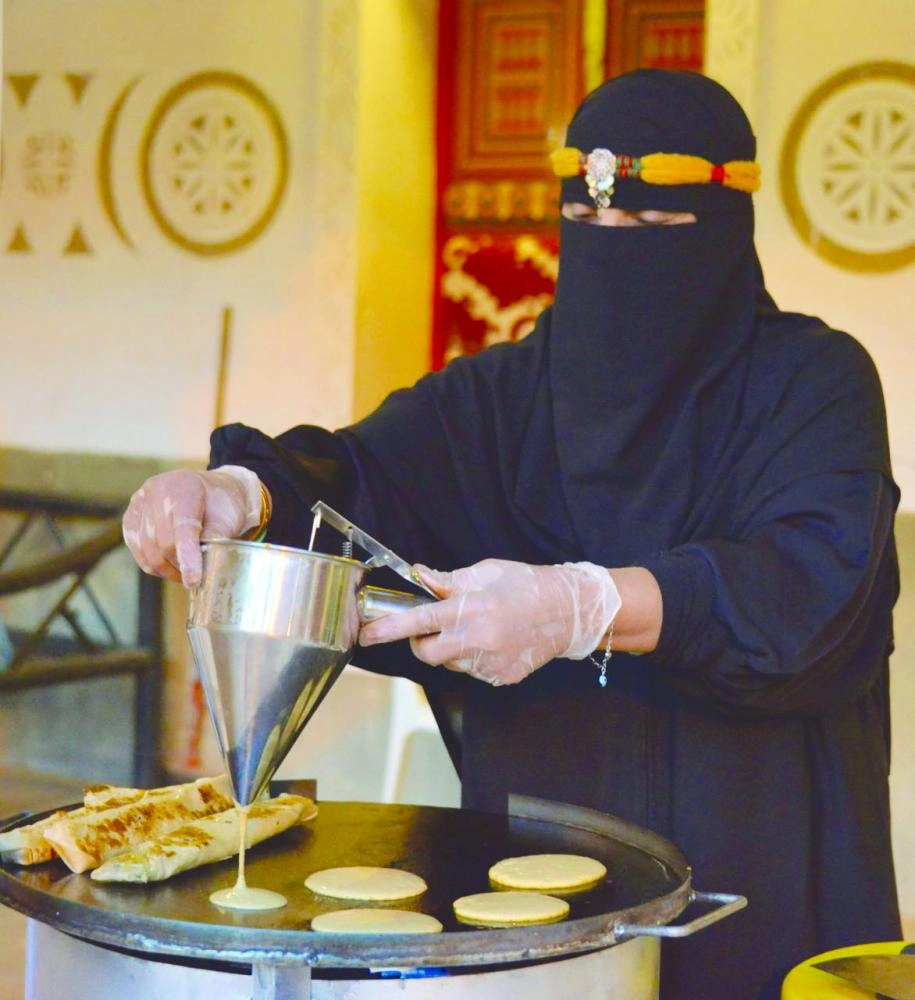 






سيدة تحضر الحنيني بسوق المسكوف بعنيزة   (مكة)