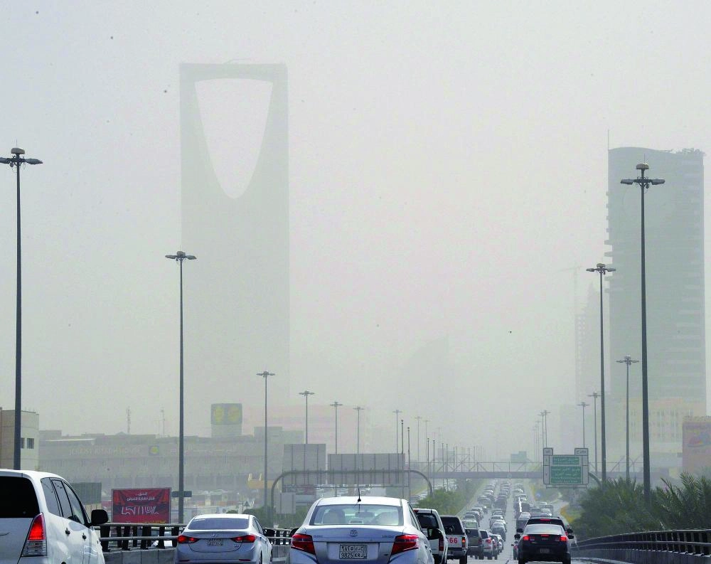 






الغبار يخيم على أجواء مدينة الرياض أمس                          (واس)