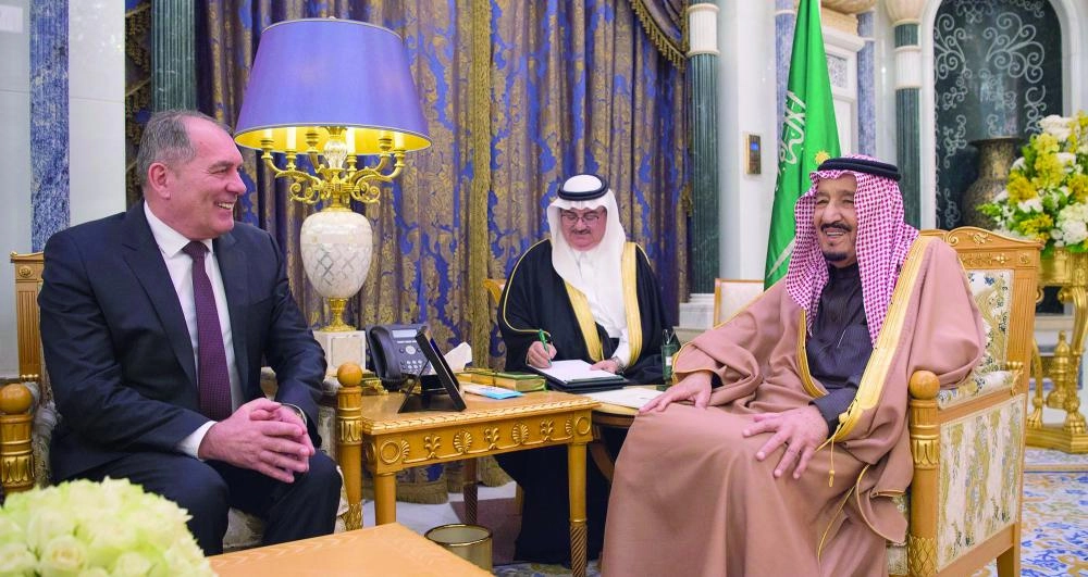 






.. ولدى استقباله دارقان ميكتيتش