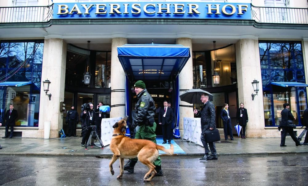 






إجراءات أمنية مشددة على مقر مؤتمر الأمن في ميونخ                                                         (د ب أ) 