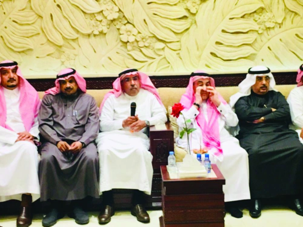 المحاضر يجيب عن أسئلة الحضور (مكة)