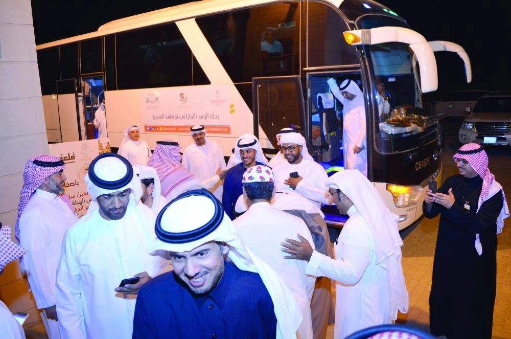 من زيارة الوفد الإماراتي للرس (واس)