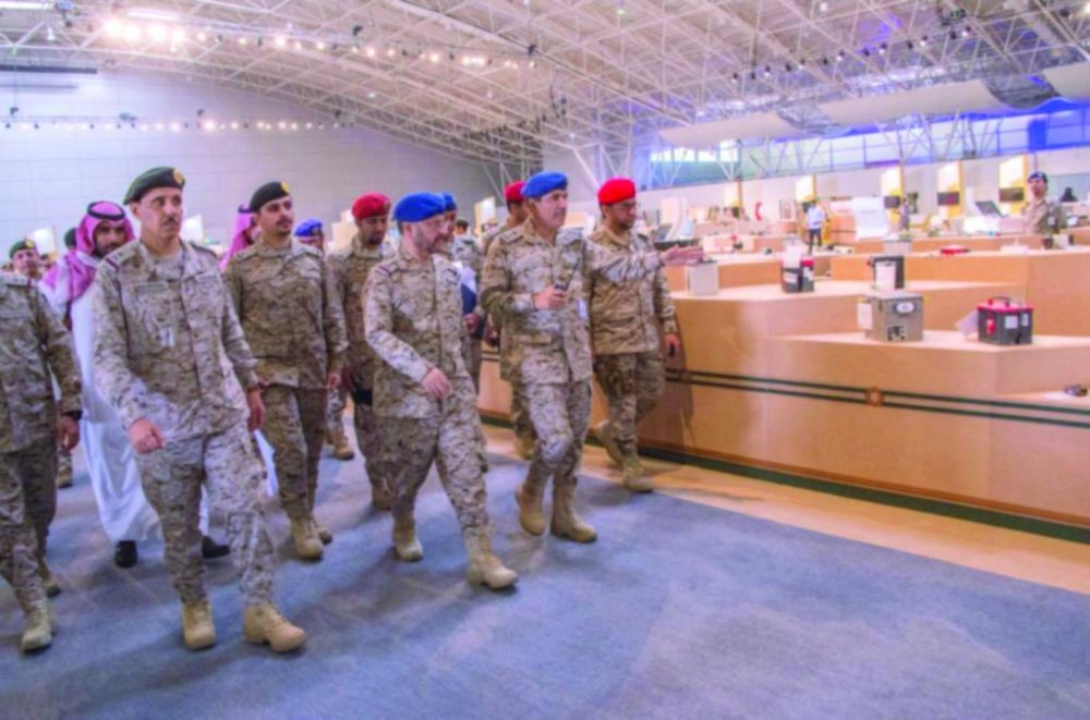 من زيارة فياض الرويلي للمعرض (واس)