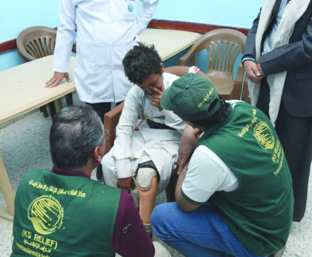 فريق مركز الملك سلمان يتفقد مشاريع في اليمن (واس)