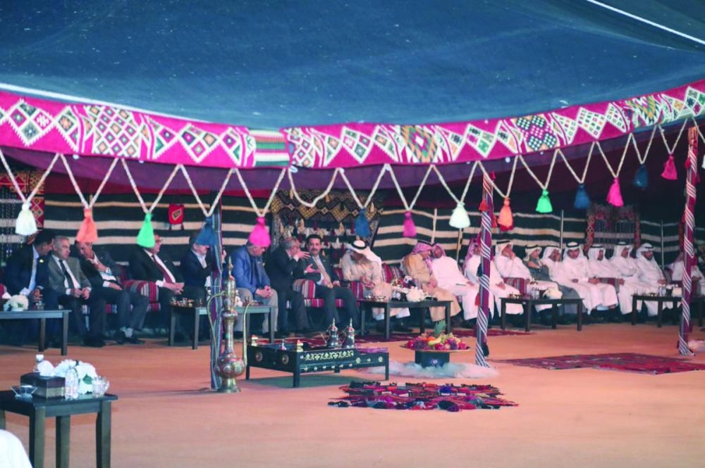 






الفالح أثناء استقبال الوزير العراقي والوفد المرافق في الجبيل الصناعية                                                     (الهيئة الملكية للجبيل)