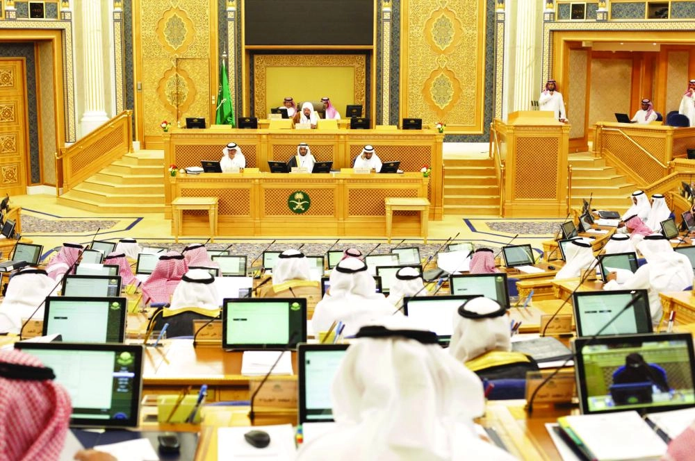 






من جلسة الشورى أمس                                                           (واس)