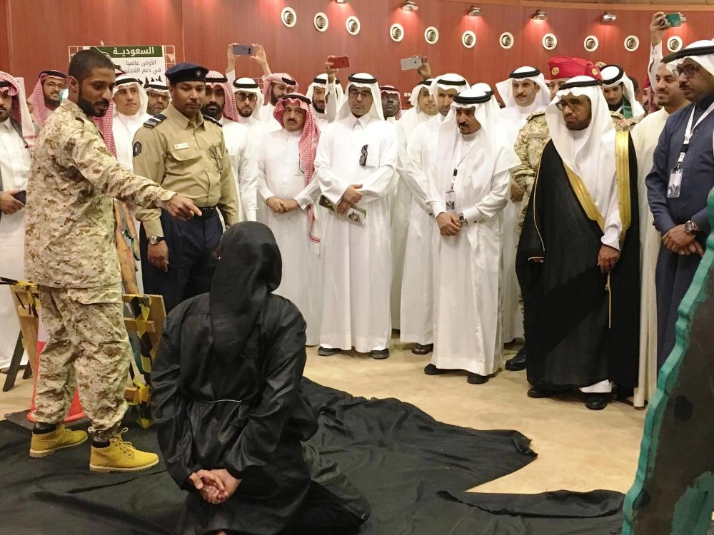 من المسرحية (مكة)