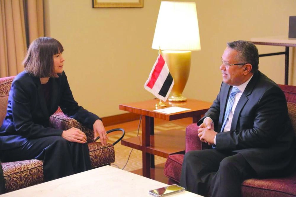 






رئيس الوزراء اليمني مستقبلا القائمة بأعمال السفارة الأمريكية   (سبأ نت)