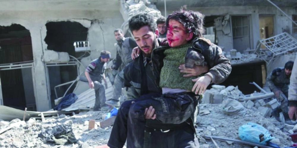 






طفلة تنقذ من بين الركام