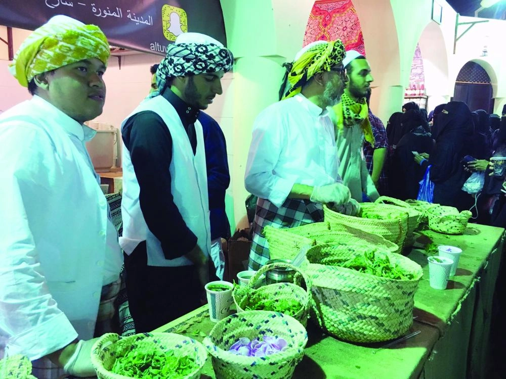 






باعة النعناع والورد في جناح المدينة                                             (مكة)