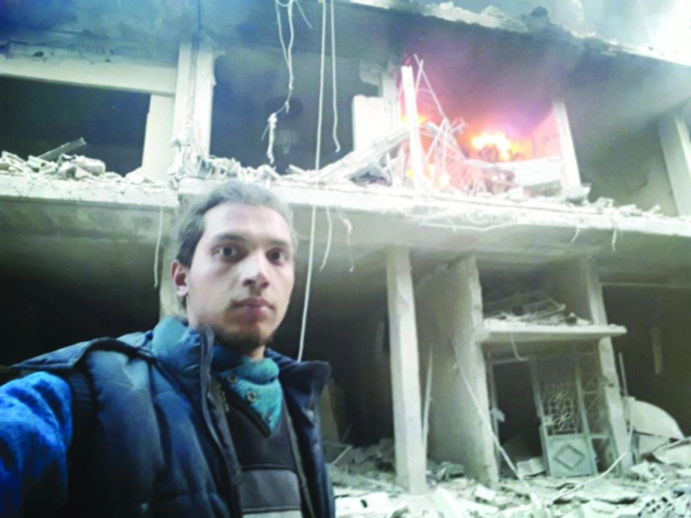 






حريق بأطلال الغوطة الشرقية جراء قصف النظام بالبراميل المتفجرة (مركز الغوطة الإعلامي)