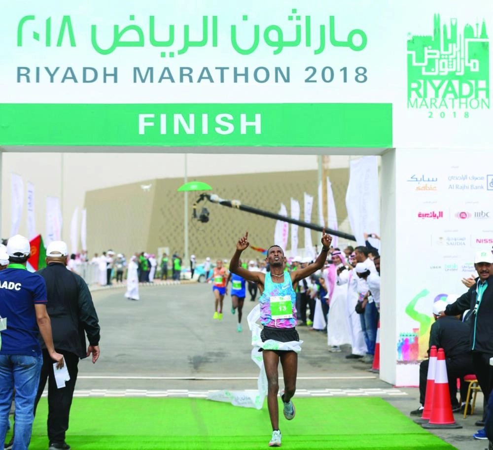 






تاميرا مولا محتفلا بلقب المحترفين