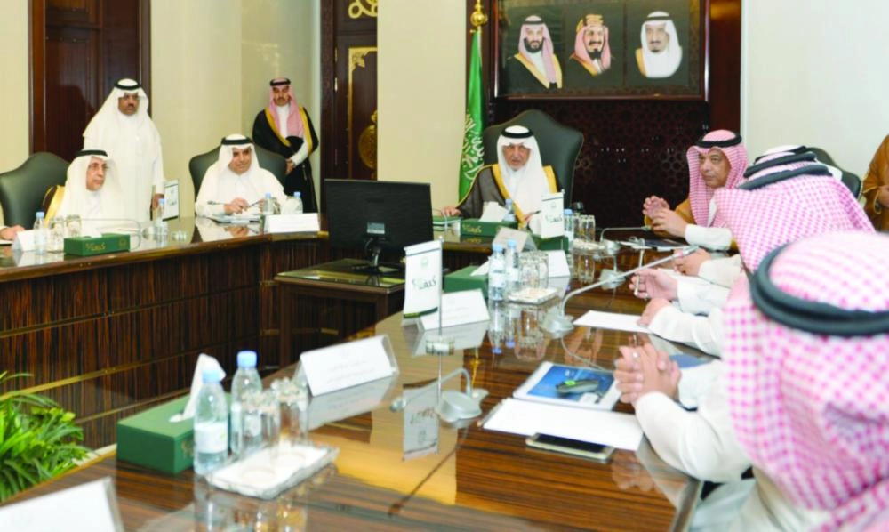 






خالد الفيصل لدى اجتماعه بمنسوبي هيئة الطيران المدني          (مكة)