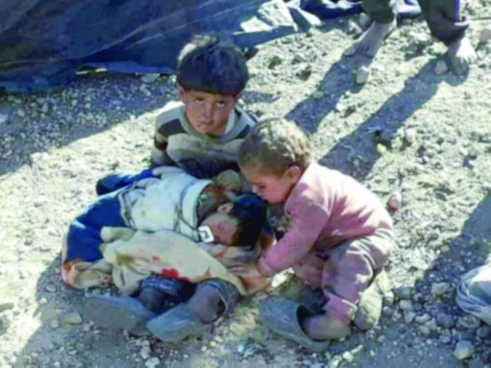 






أطفال سوريون عقب قصف النظام للمدنيين في الغوطة (مركز الغوطة الإعلامي)