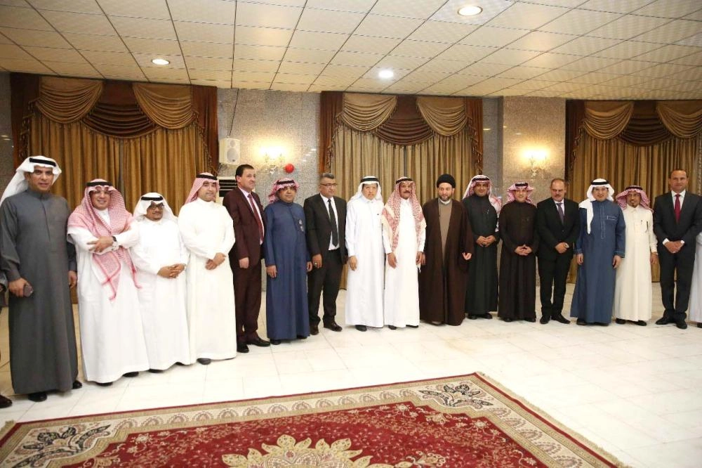 






عمار الحكيم مع الوفد الإعلامي السعودي                                                           (مكة)