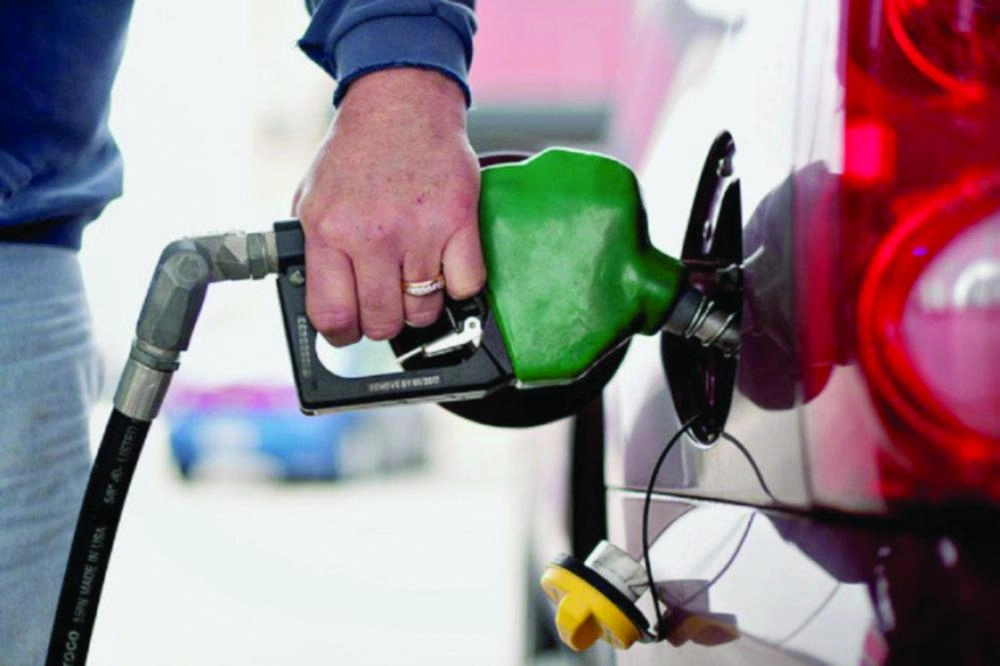 






أثناء تعبئة إحدى المركبات بالوقود                                                                                                              (مكة)