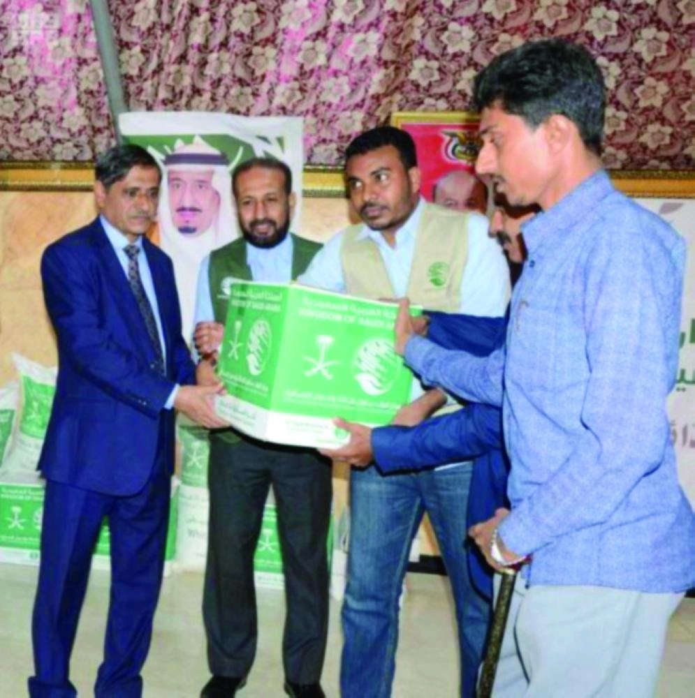 






المحافظ يشرف على تسلم المواد                            (واس)