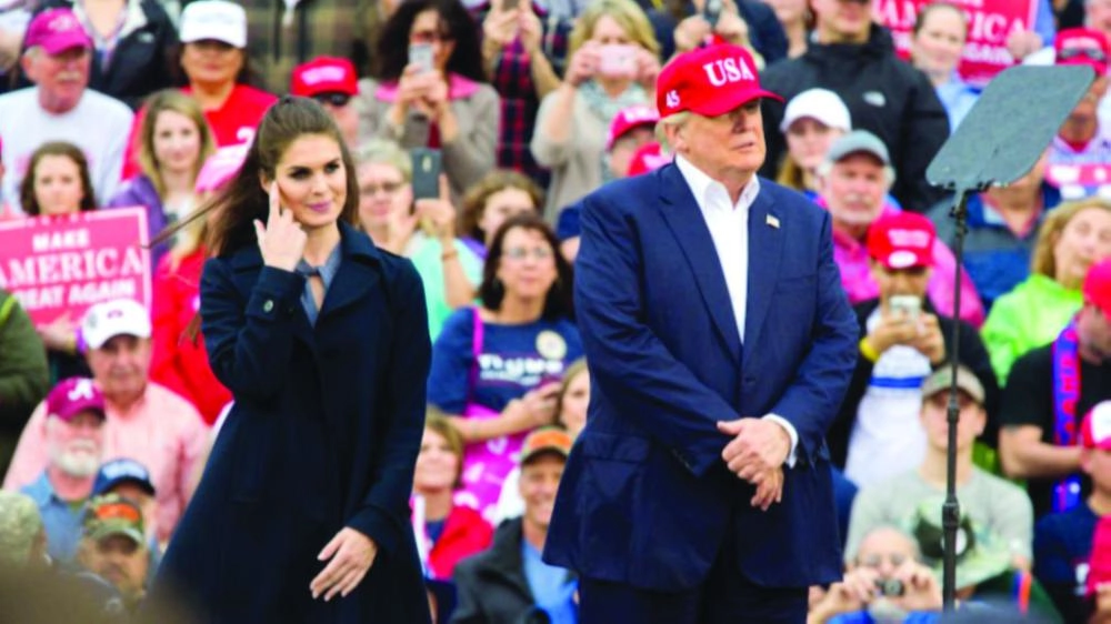 






ترمب وهيكس في البيت الأبيض                                               (تويتر)