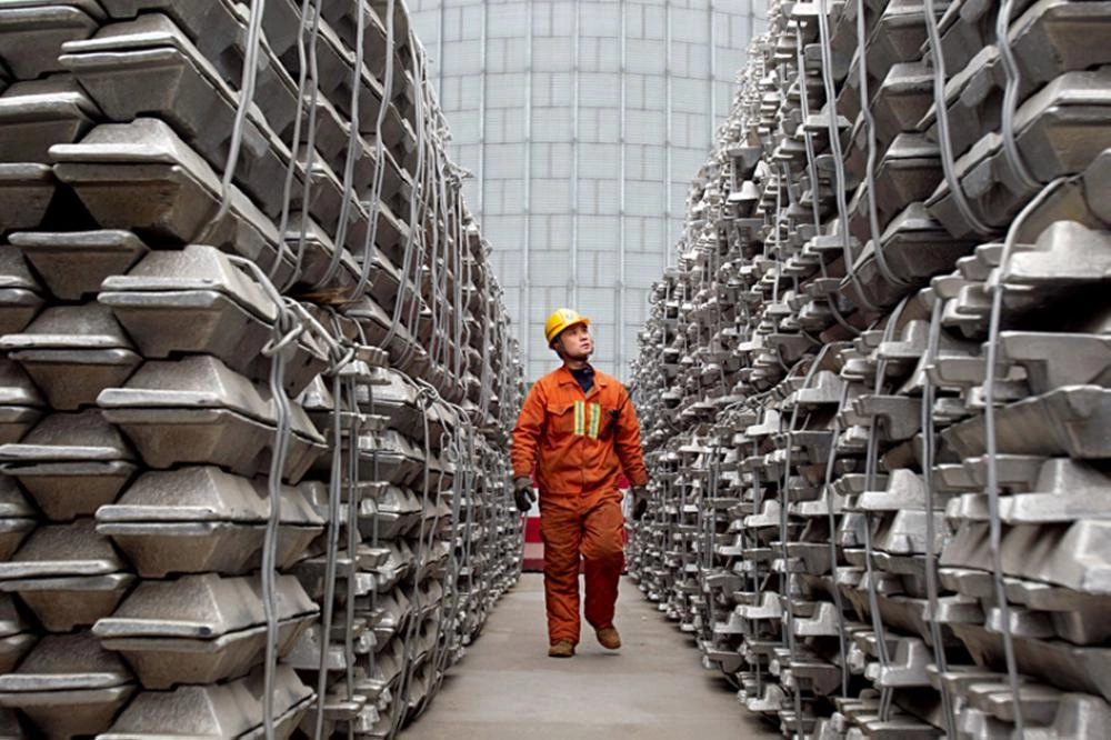 






أحد مصانع الألمنيوم في الصين                                                            (مكة)